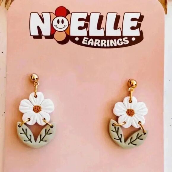 Mini Bloom White Dangle Earrings NEW - Picture 2 of 2